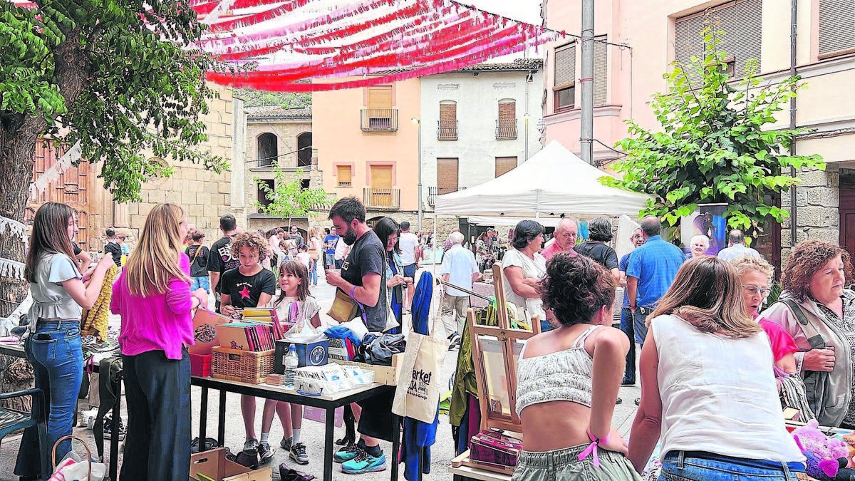La plaza Major de Sanaüja acoge el montaje. - I.S.