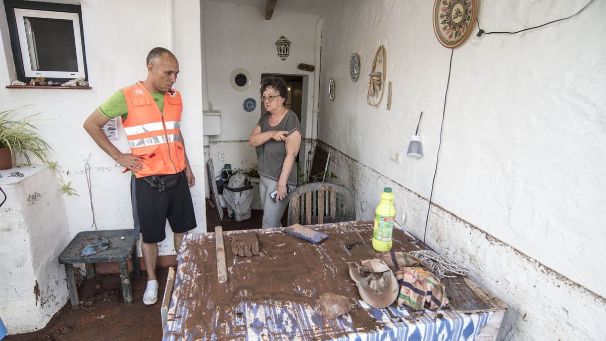 Esta casa de Es Mercadal ha quedado llena de barro después de las inundaciones. - EFE