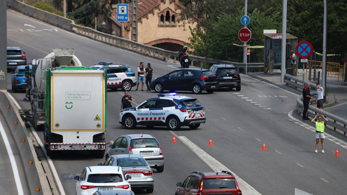Control policial a l'avinguda Meridiana de Barcelona en el marc de l'Operació Gàbia per detenir Puigdemont