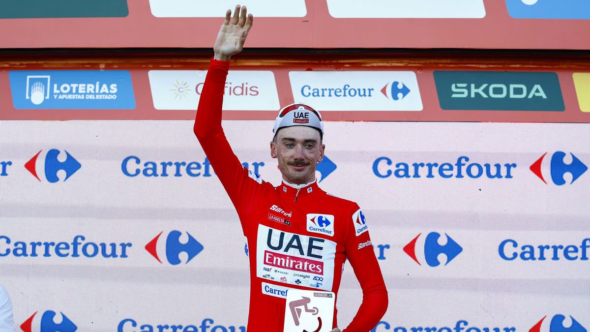 Brandon McNulty se enfundó el maillot rojo de líder después de imponerse en la crono individual. - LA VUELTA