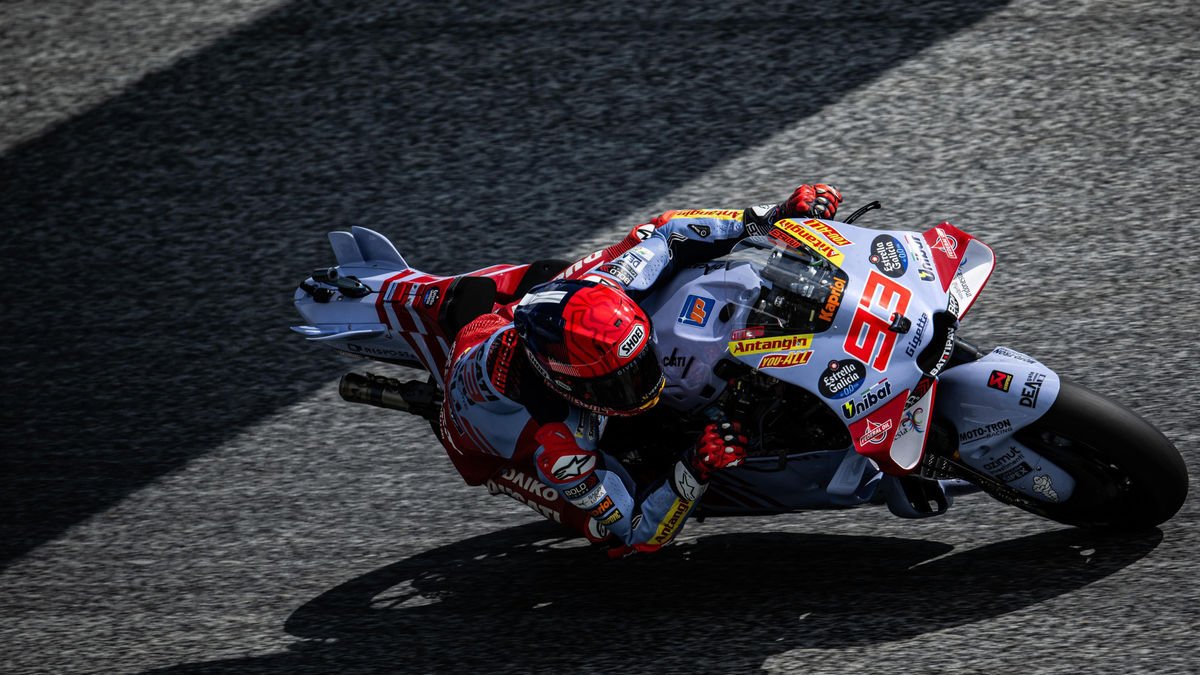 Marc Márquez durante la sesión que no pudo terminar y en la que sumó una nueva caída en el Mundial de MotoGP. - MOTOGP