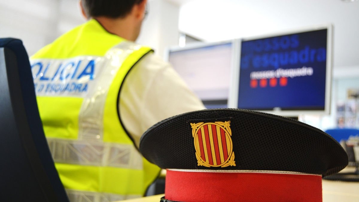 Imagen de archivo de un agente de los Mossos d’Esquadra. - EUROPA PRESS