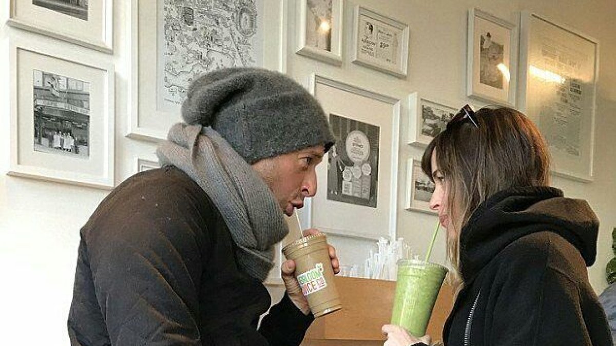 Chris Martin y Dakota Jhonson disfrutando de tiempo juntos.