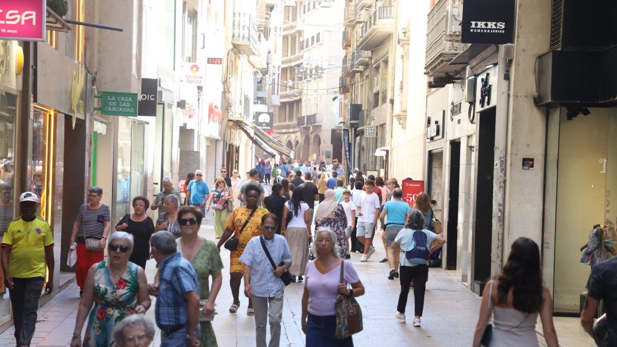 La población de la demarcación de Lleida lleva años desarrollando procesos de mayor mestizaje y longevidad de manera simultánea. - MAGDALENA ALTISENT