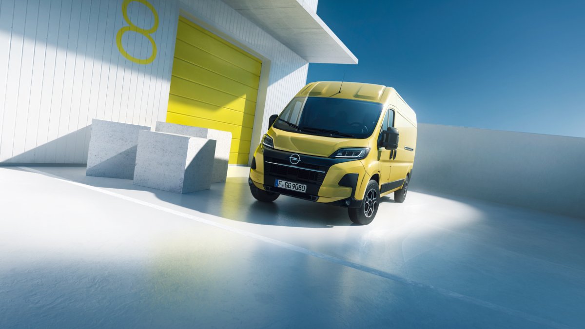 Proveït de la nova transmissió automàtica de vuit velocitats, complementa l’oferta del Movano elèctric.