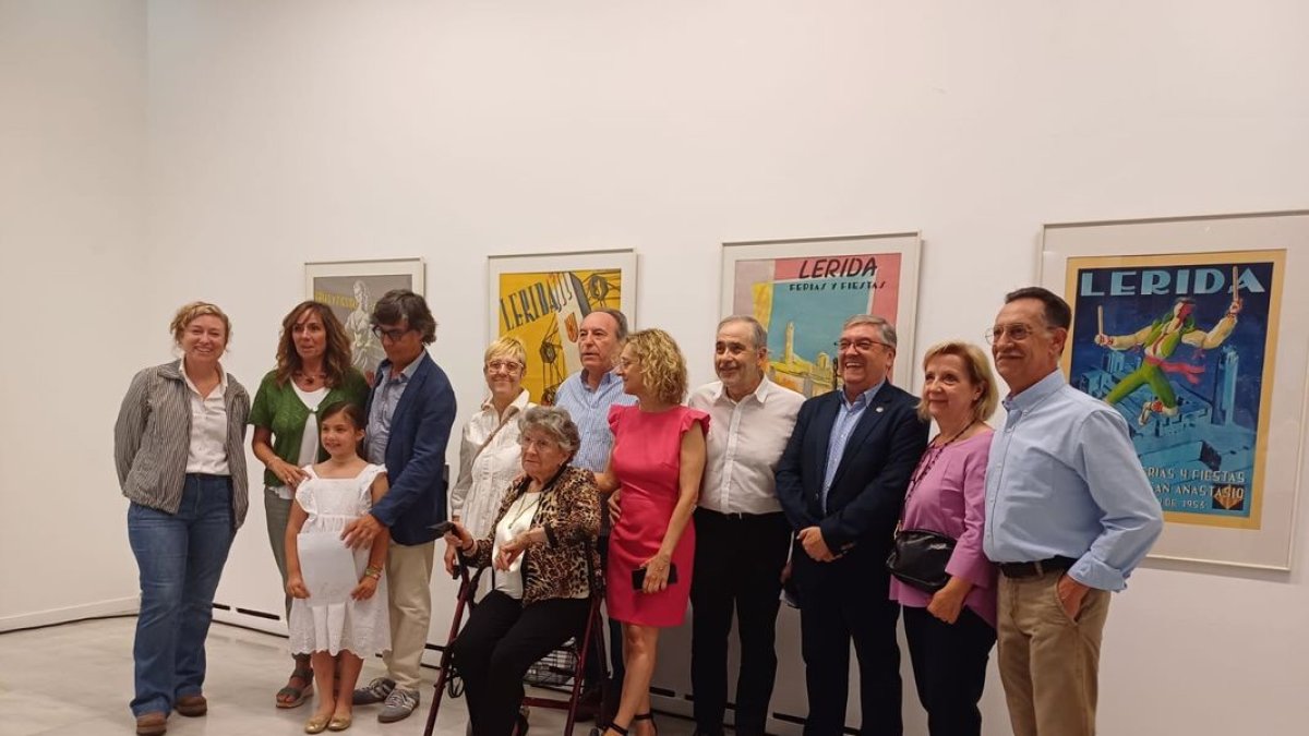 La família de l’artista va assistir al juny a la inauguració de la mostra de cartells. - PAERIA