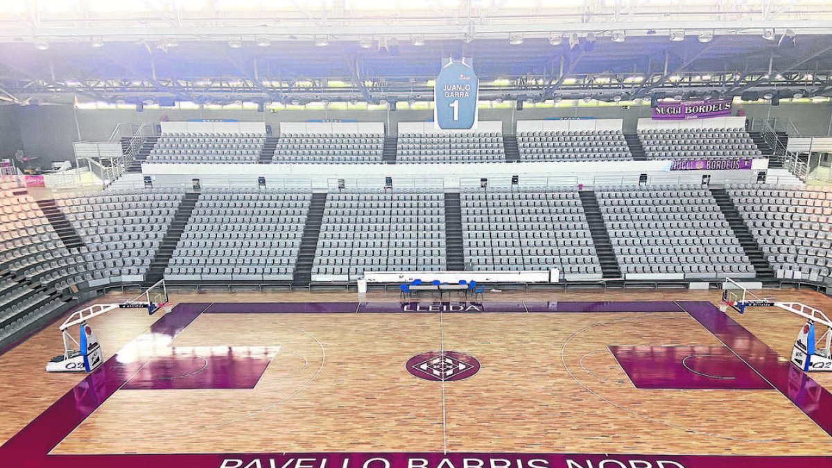 Una vista del nou parquet que ahir ja van poder testar els jugadors de l’Hiopos Lleida.