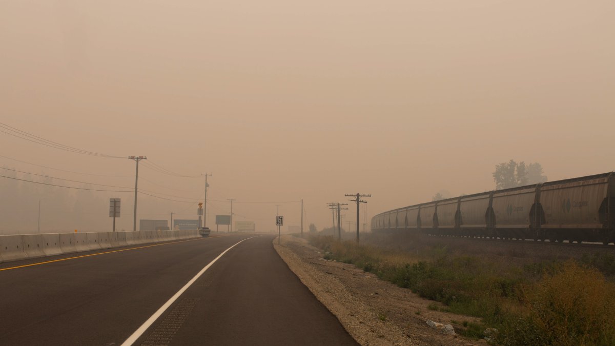 El fum d’un incendi al Canadà.