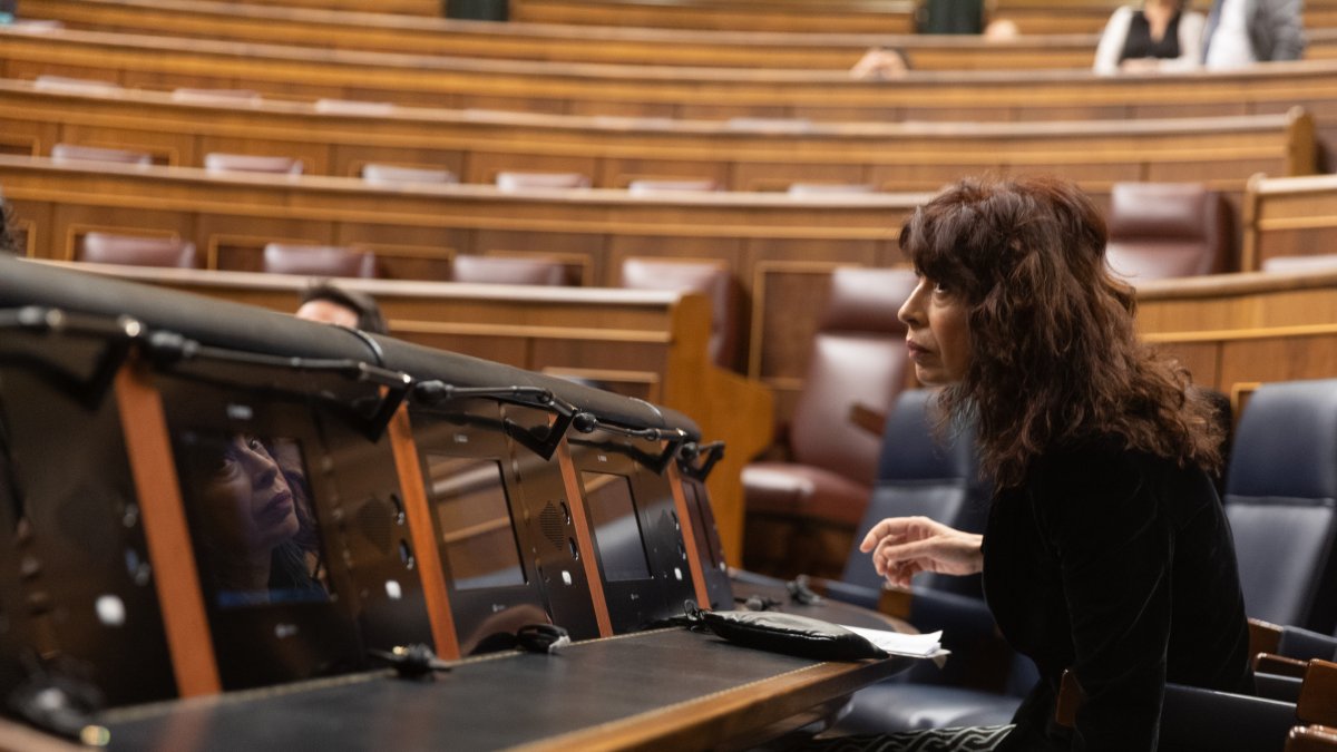 La ministra de Igualdad, Ana Redondo, durante una sesión plenaria en el Congreso.