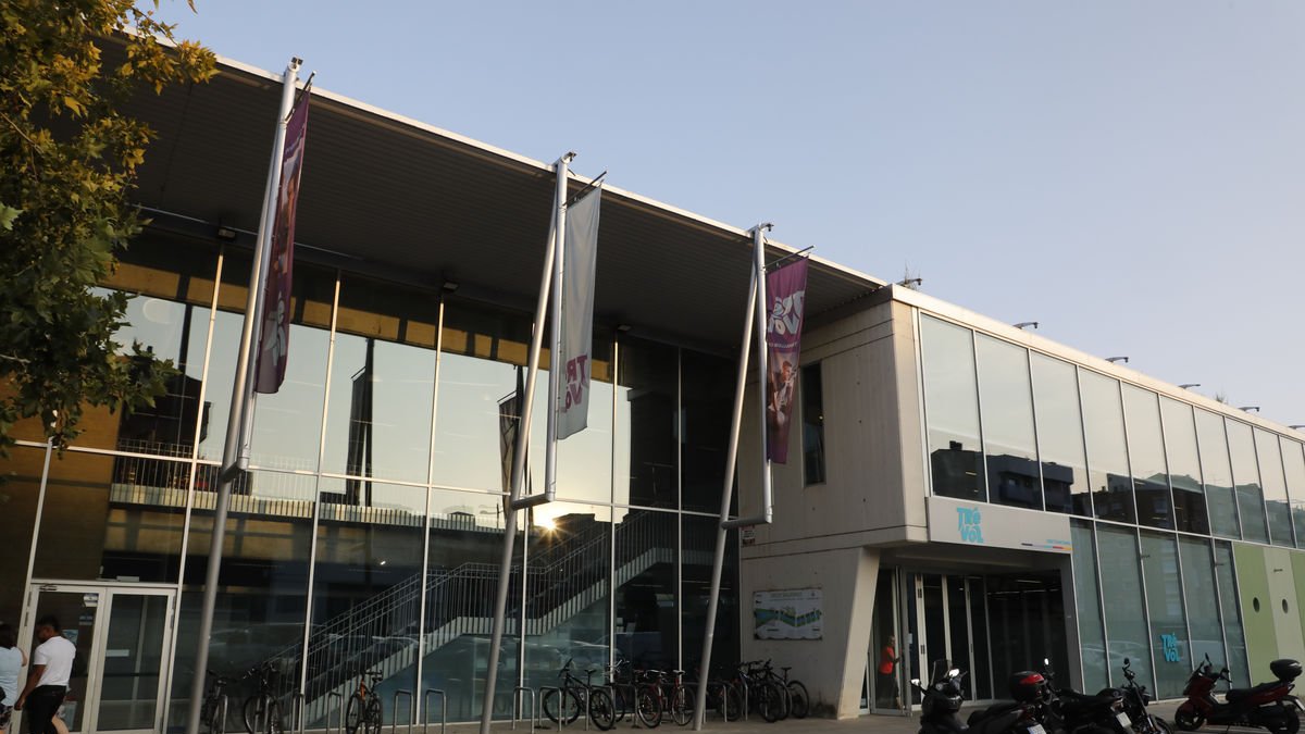 Fachada del gimnasio Trèvol, ubicado en el número 84 de la avenida de Tortosa, en Pardinyes. - AMADO FORROLLA