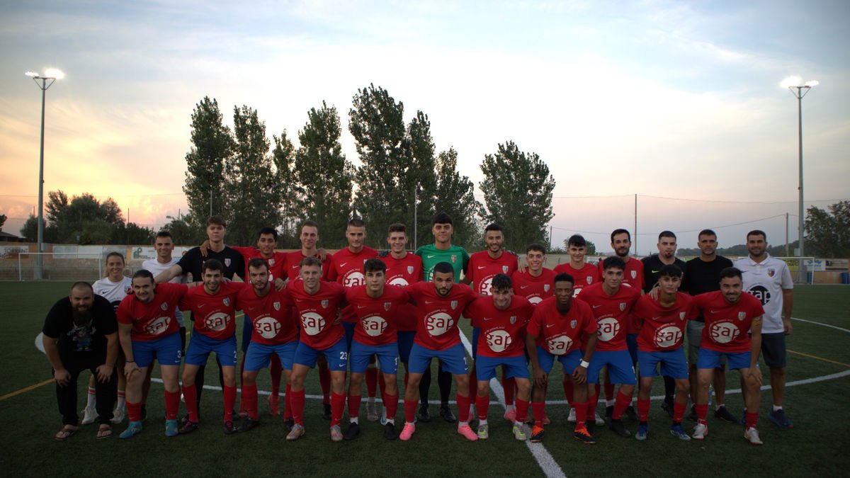 Foto de grup del Juneda, que ahir va presentar l’equip. - CLARA PONS