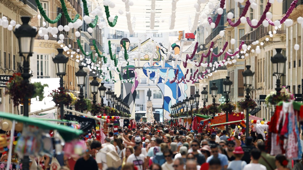 Una calle del centro de Málaga durante la Feria.