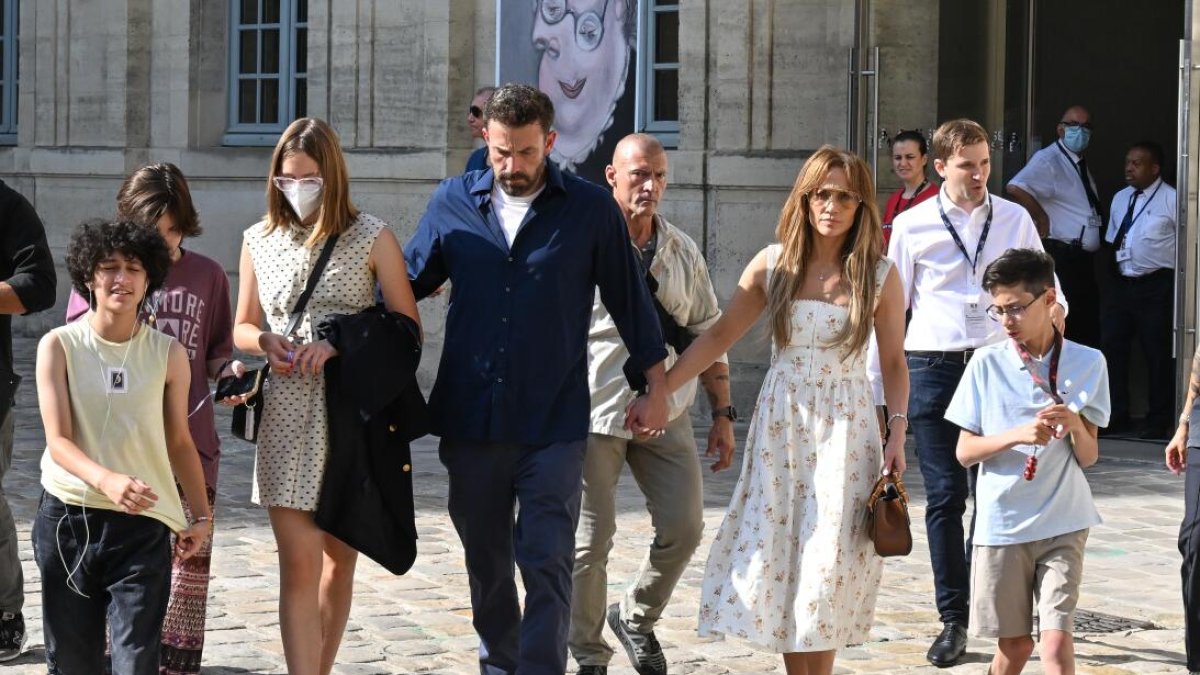 Ben Affleck y Jennifer López con sus hijos.