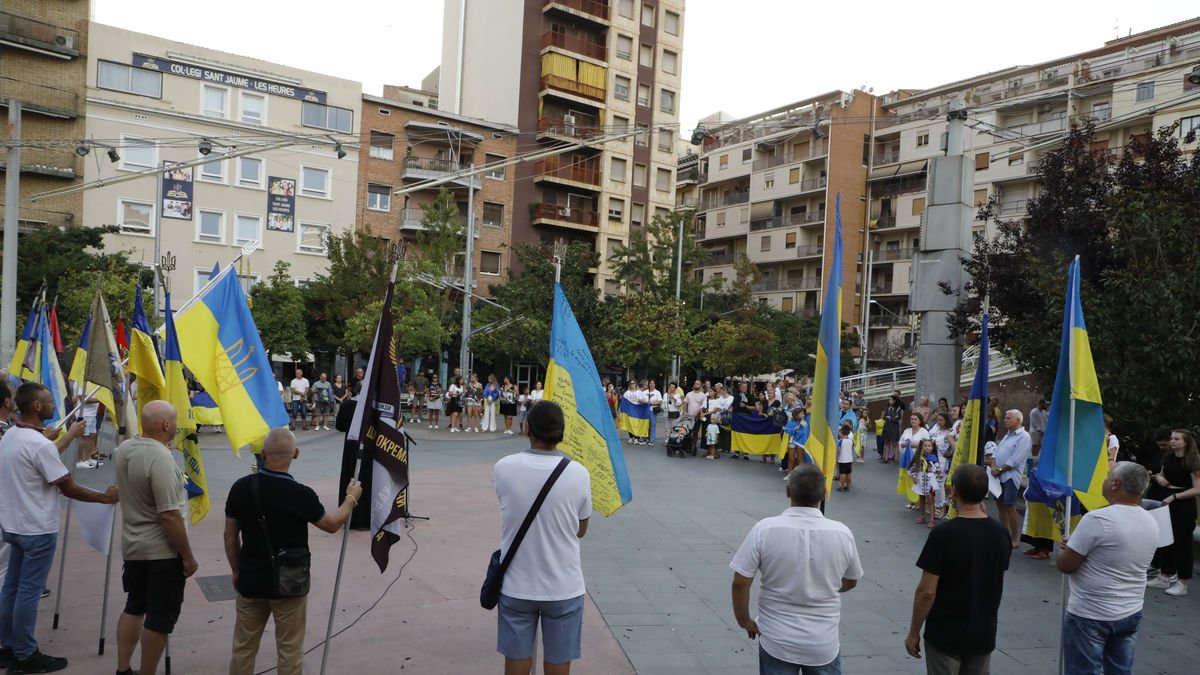 Imatge de la concentració inicial a la plaça Ricard Viñes. - AMADO FORROLLA