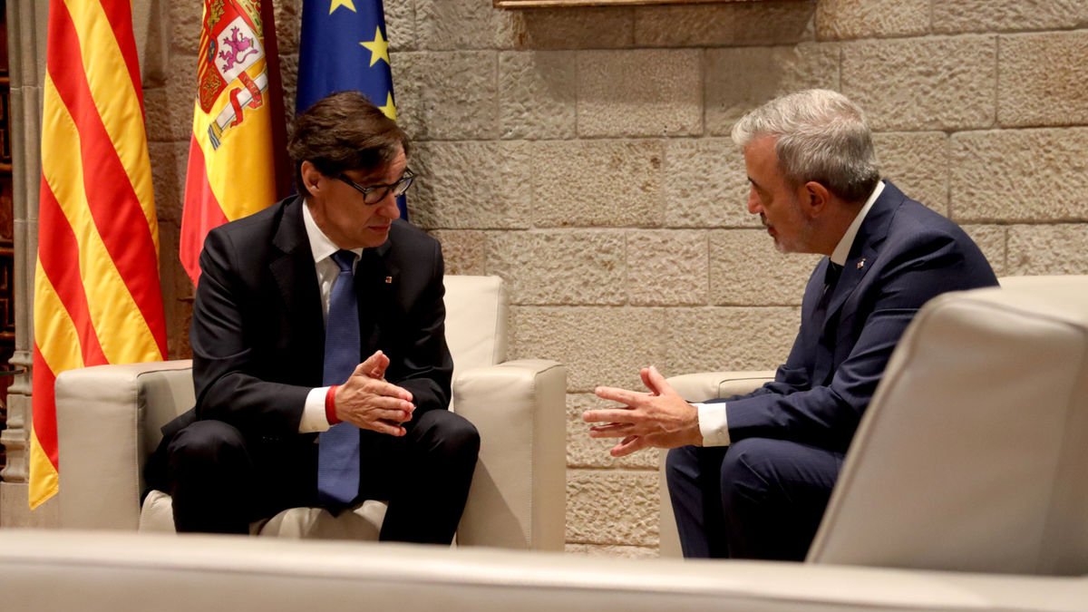Salvador Illa i Jaume Collboni en un moment de la reunió que van mantenir ahir. - ACN
