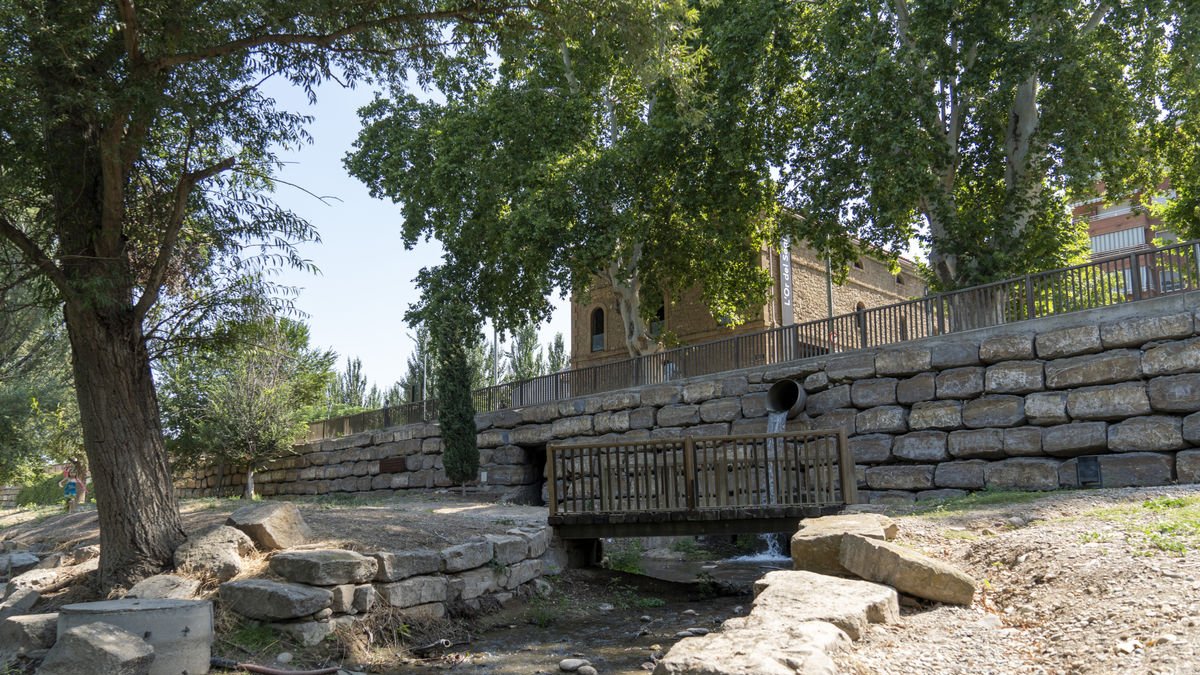 El Molí de l’Esquerrà de Balaguer fa més de dos segles que és a la vora del Segre, el corrent del qual va ser la seua força motriu inicial.