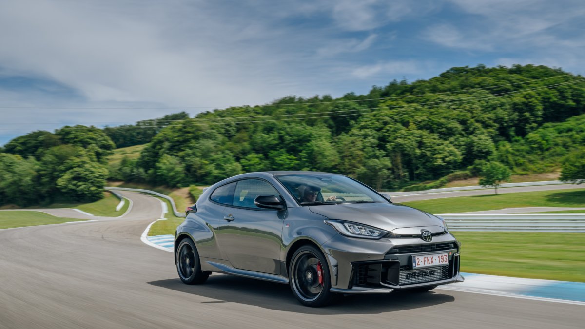 Ha evolucionat amb una sèrie de millores tècniques i de disseny, com un augment de potència fins als 280 CV o suspensió renovada.