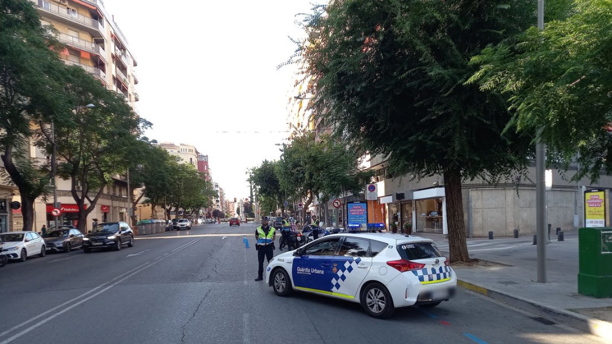 Imatge d’arxiu d’un control de la Guàrdia Urbana. - PAERIA