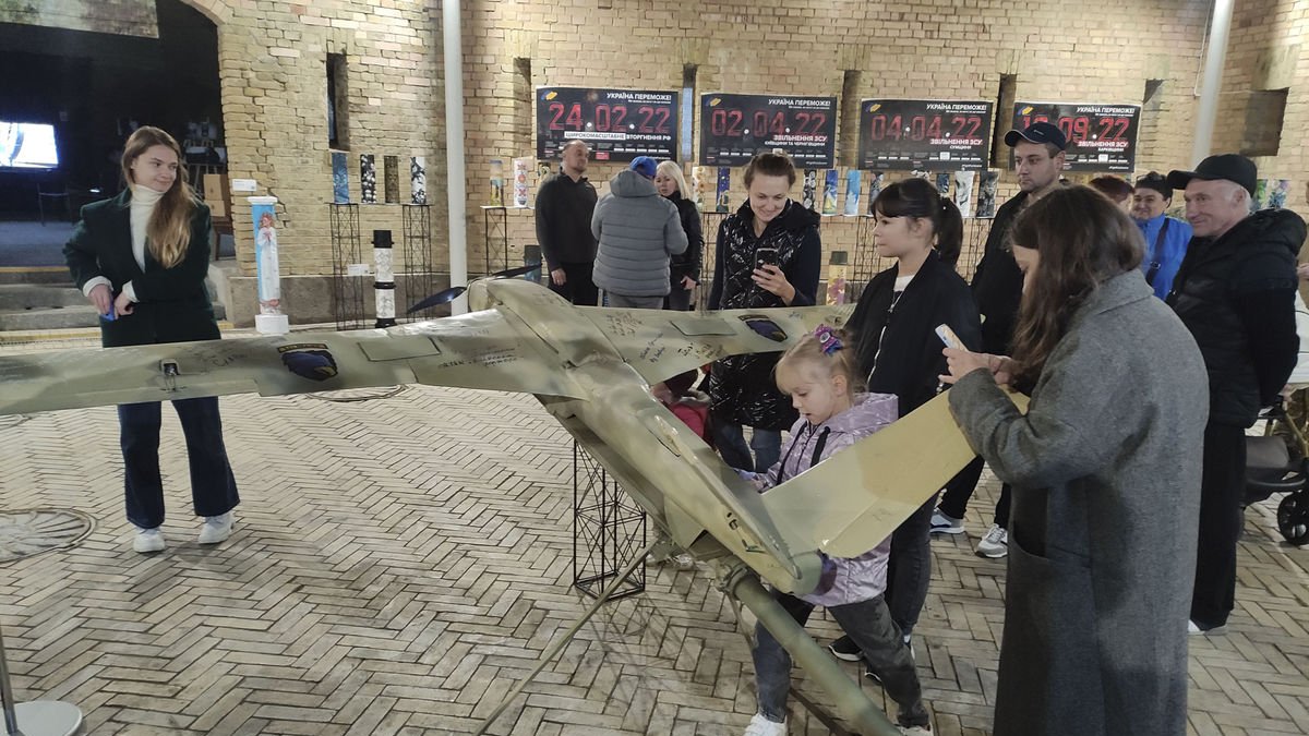 Mostra d’un dron Backfire desenvolupat per Ucraïna. - EFE/ MARCEL GASCÓN