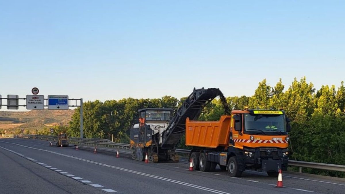 Imatge d’arxiu d’actuacions de manteniment de l’Estat en vies de Lleida. - J.C.