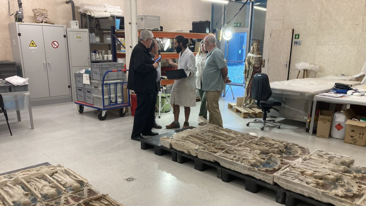 Un equip del Centre de Restauració de Béns Mobles de Catalunya s’ha encarregat dels treballs. - SEGRE