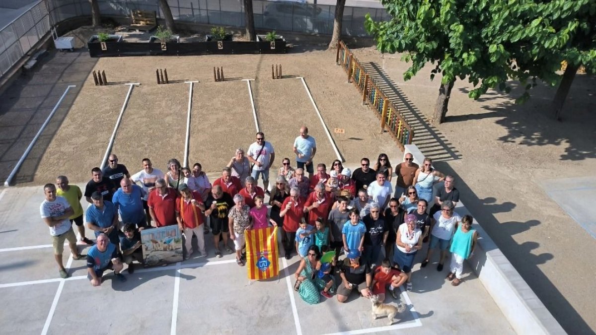 La inauguración de la nueva pista de bitlles en El Palau. - A.EL PALAU