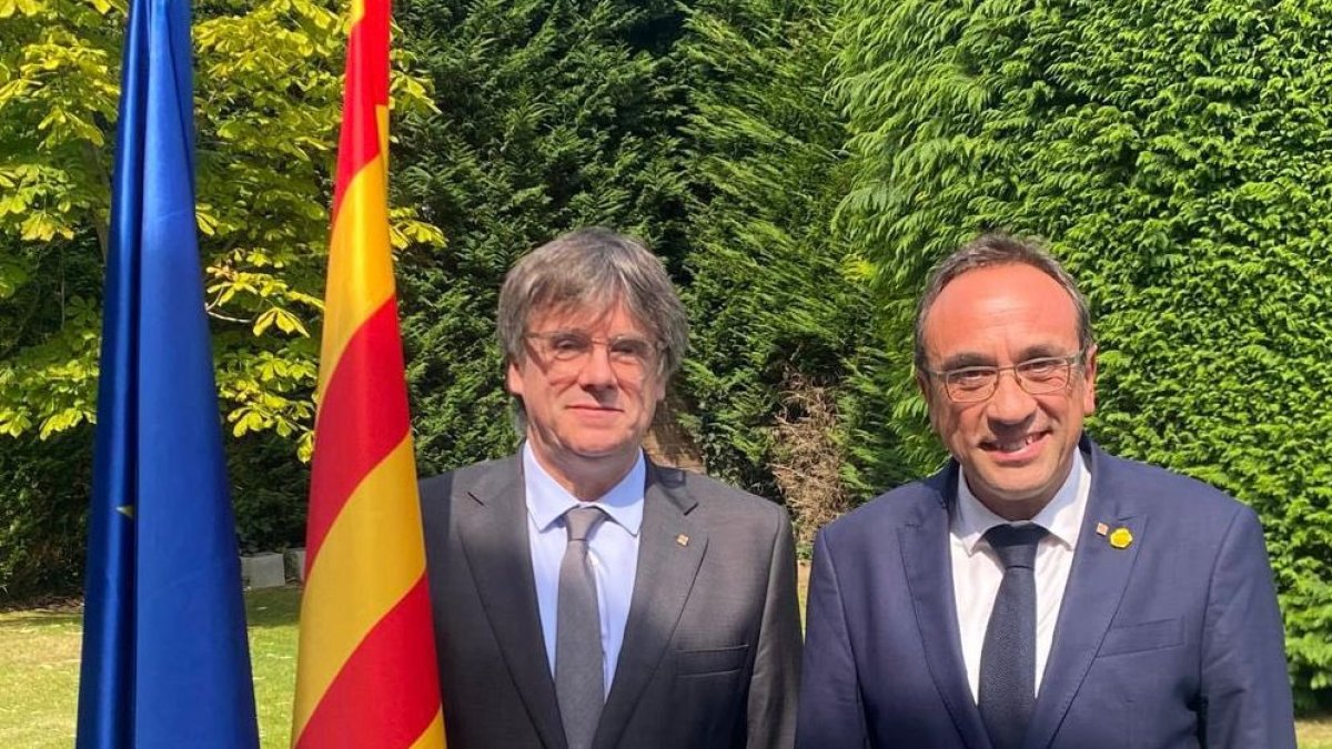 Carles Puigdemont y Josep Rull, en una fotografía difundida en la cuenta personal de la red social X del presidente del Parlament de Catalunya