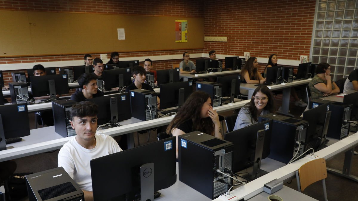 Alumnos de FP del instituto Caparrella, el curso pasado. - AMADO FORROLLA