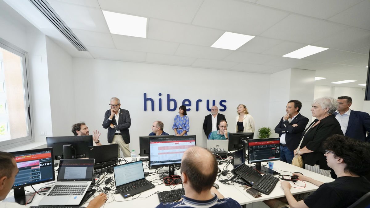 Larrosa visitó ayer las instalaciones de Hiberus en el Parc Agrobiotech. - AJUNTAMENT DE LLEIDA