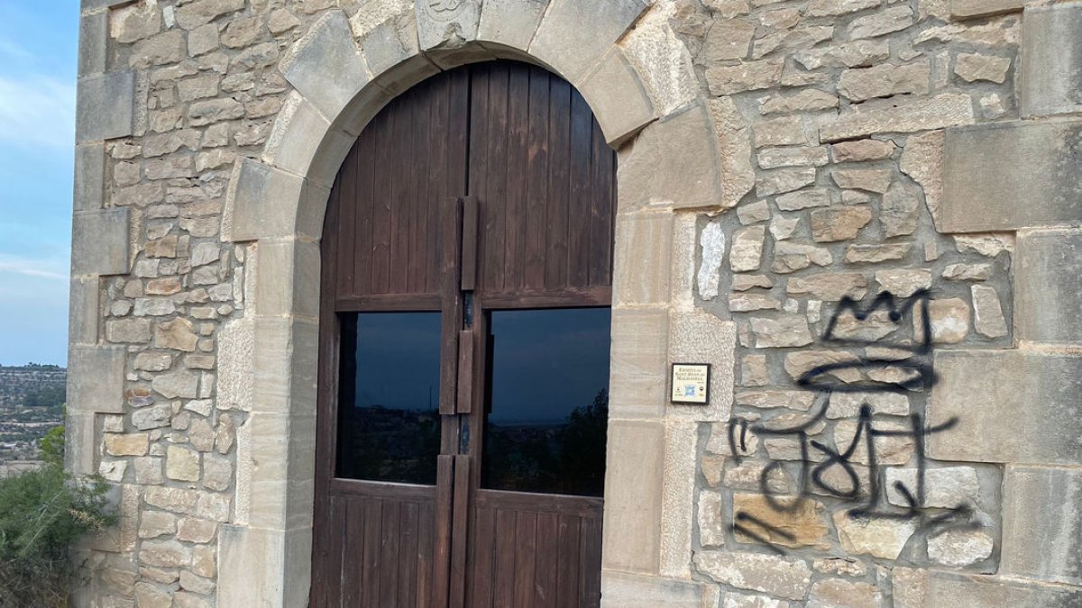 Una de les pintades recents a l’ermita. - LAIA PEDRÓS