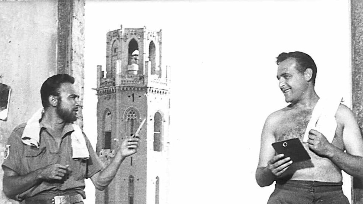 Tony Leblanc i Jesús Puente en una escena de la pel·lícula amb la Seu Vella al fons.