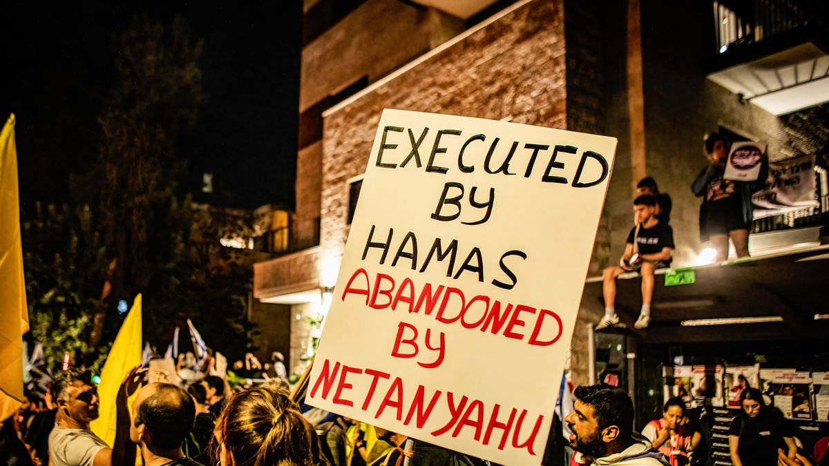 Protestes israelianes contra Netanyahu a les portes de casa seua. - EYAL WARSHAVSKY / SOPA IMAGES VIA / DPA