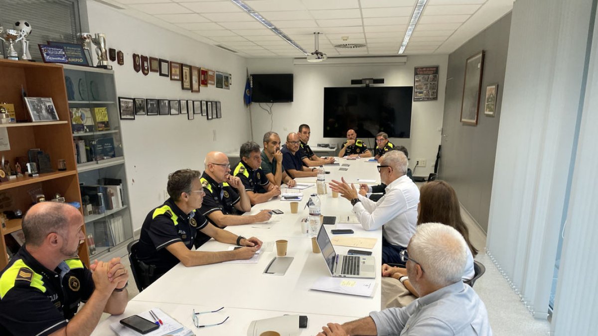 Larrosa es va reunir ahir amb els comandaments de la Guàrdia Urbana. - A. GUERRERO