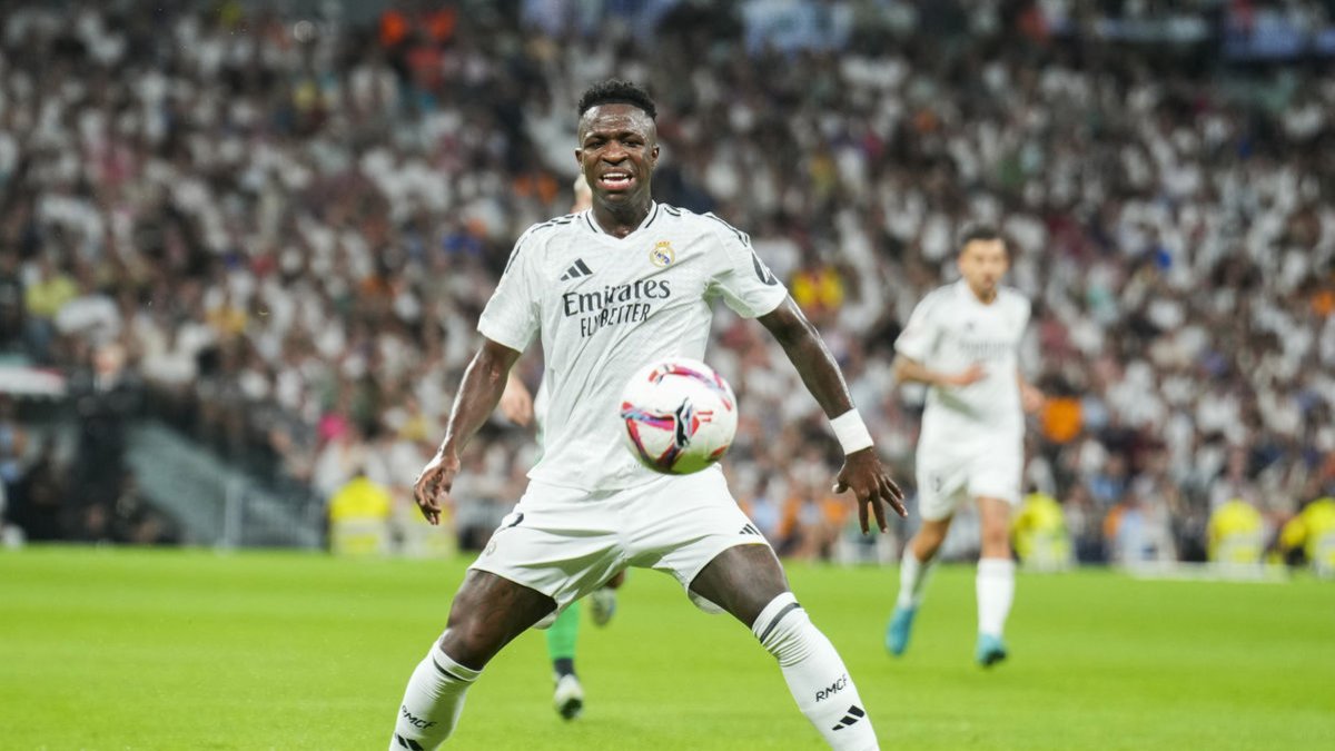 Vinícius, durant l’últim partit del Reial Madrid, davant del Betis al Santiago Bernabéu. - EFE/BORJA SÁNCHEZ-TRILLO