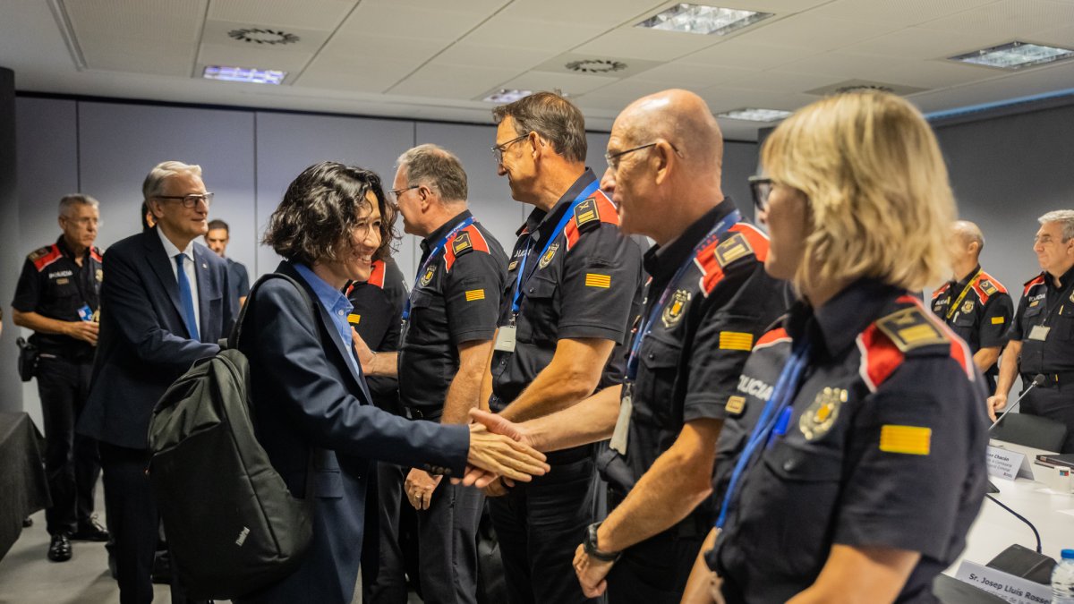 La consellera d'Interior, Núria Parlon, en la seva visita al Complex Central dels Mossos.