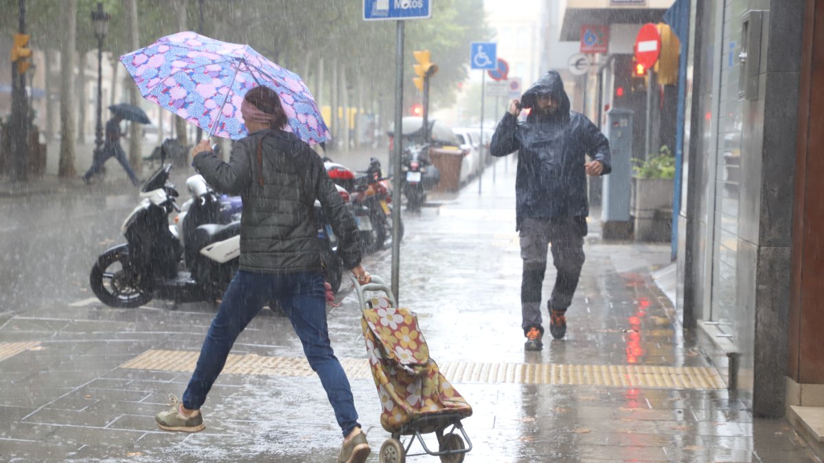 Imágenes de la lluvia en Lleida.