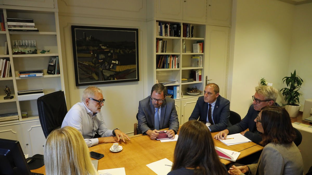 Larrosa re reunió ayer con el presidente de Renfe. - AMADO FORROLLA