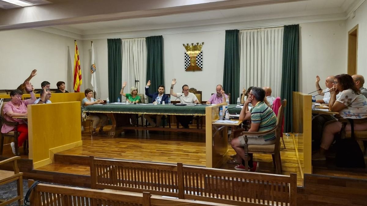 La votación de los presupuestos, ayer en el ayuntamiento de Mollerussa. - A.MOLLERUSSA