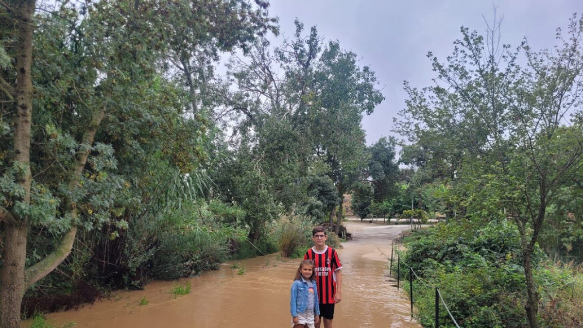 L’antiga carretera de Castellnou d’Ossó també va quedar negada per l’aigua. - X. S