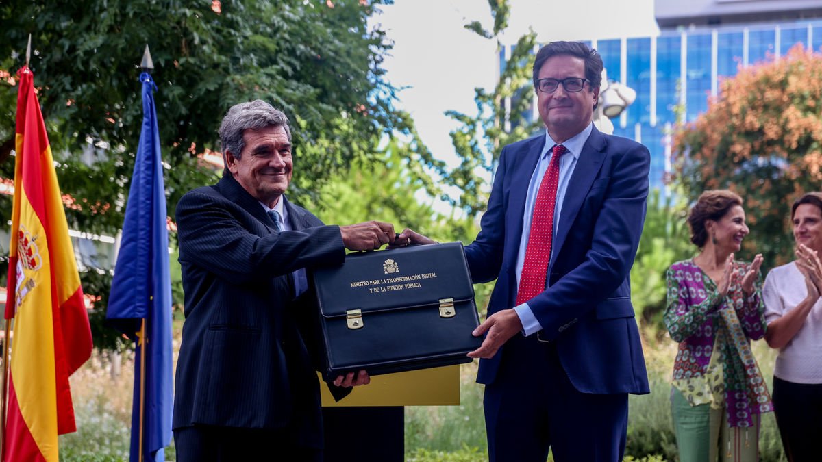 Escrivá traspassa la cartera al nou ministre, Óscar López. - EUROPA PRESS