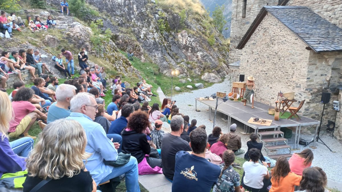 Las actuaciones están atrayendo a numerosos asistentes. - PATRONAT VALL DE BOÍ