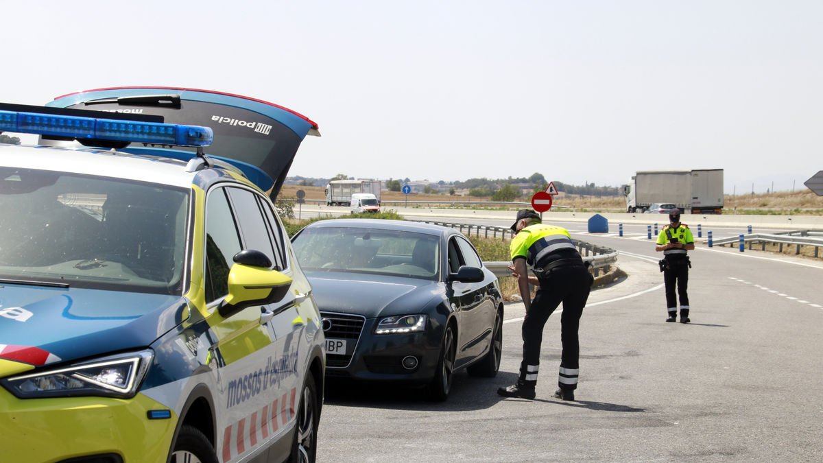 Un control dels Mossos a la C-25 el juliol passat. - ANNA BERGA