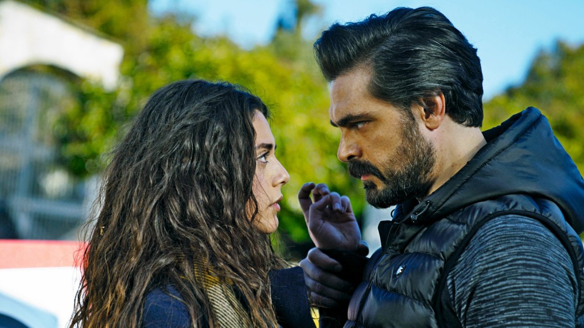 Seher se muda a casa de Yaman.