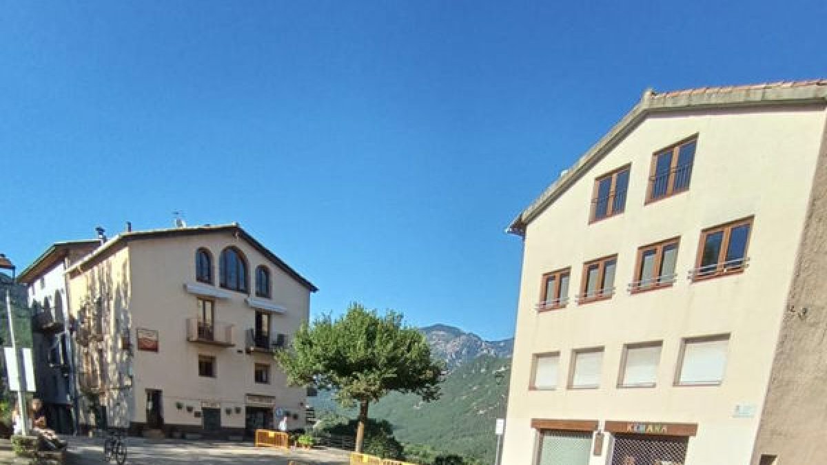 Una de las zonas habilitadas para estacionar en la localidad. - AJUNTAMENT DE SANT LLORENÇ DE MORUNYS