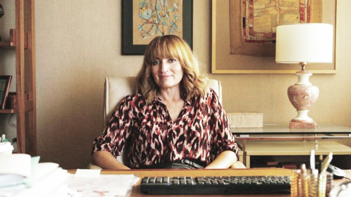 Silvia Abril es una mediadora especialista en herencias en un despacho de abogados.