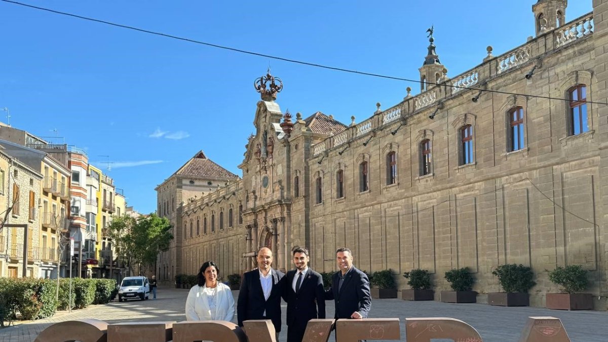 El conseller de la Presidència de la Generalitat, Albert Dalmau, en la seua visita a Cervera (Lleida)