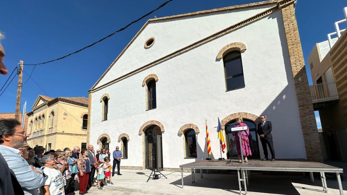 Rull, con la alcaldesa, durante el discurso de inauguración. - A. TÉRMENS