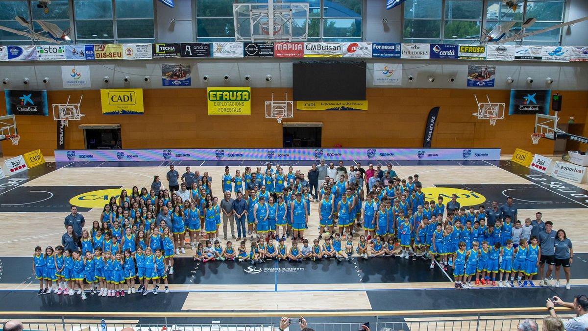 El Sedis Bàsquet va aprofitar el torneig per presentar els equips que competiran a nivell federat. - AGUSTÍ PEÑA