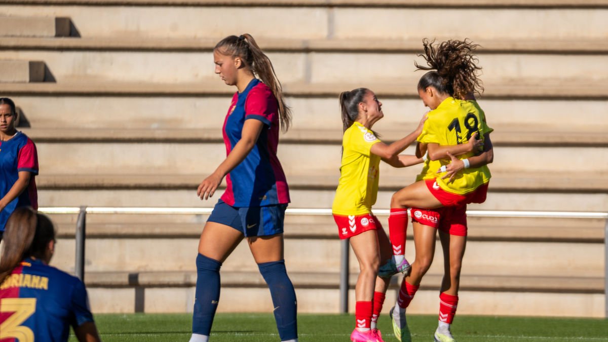 Blasco, Evelyn y Marina, artífices del primer tanto leridano, celebran el gol que abrió el marcador. - PAU PASCUAL PRAT