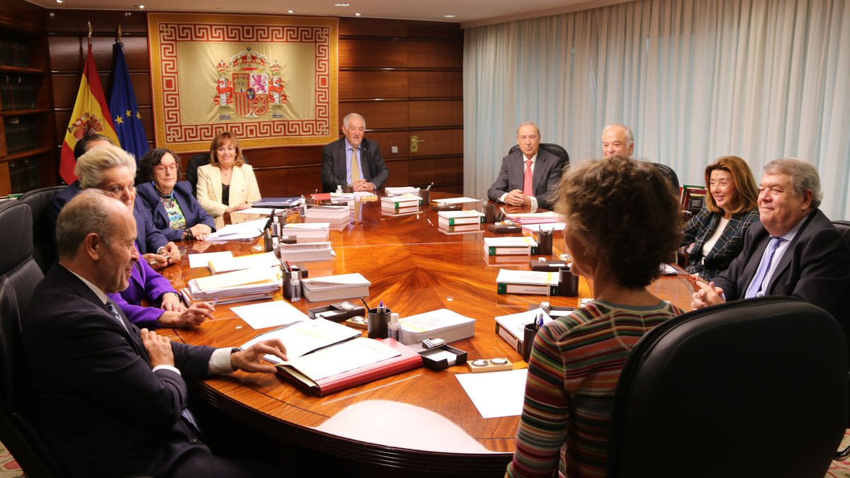 El pleno del Tribunal Constitucional, presidido por Cándido Conde-Pumpido, en una reunión en enero. - ACN